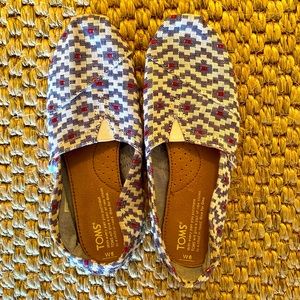 TOMS Original Flats | Women’s 6 | EUC | Aztec Pattern